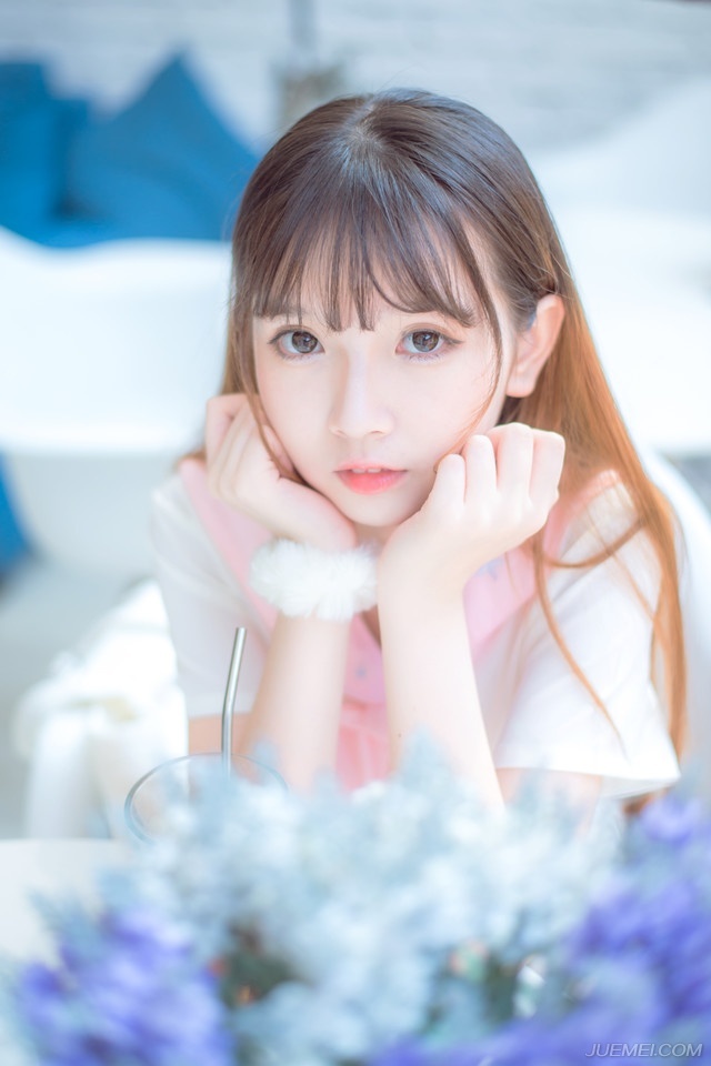 给自己时间，不要焦急，一步一步来，一日一日过，请相信生命的韧性是惊人的，跟自己向上的心去合作，不要放弃对自己的爱护。——三毛《亲爱的三毛》